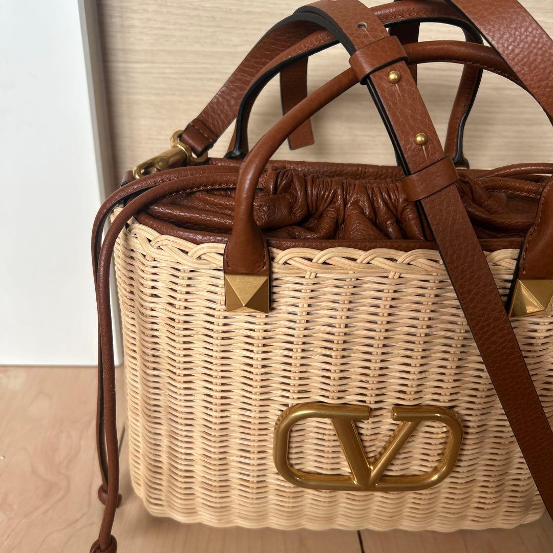 【最終値下げ27日削除予定】【正規品】【新品未使用】ヴァレンティノ　カゴバッグ