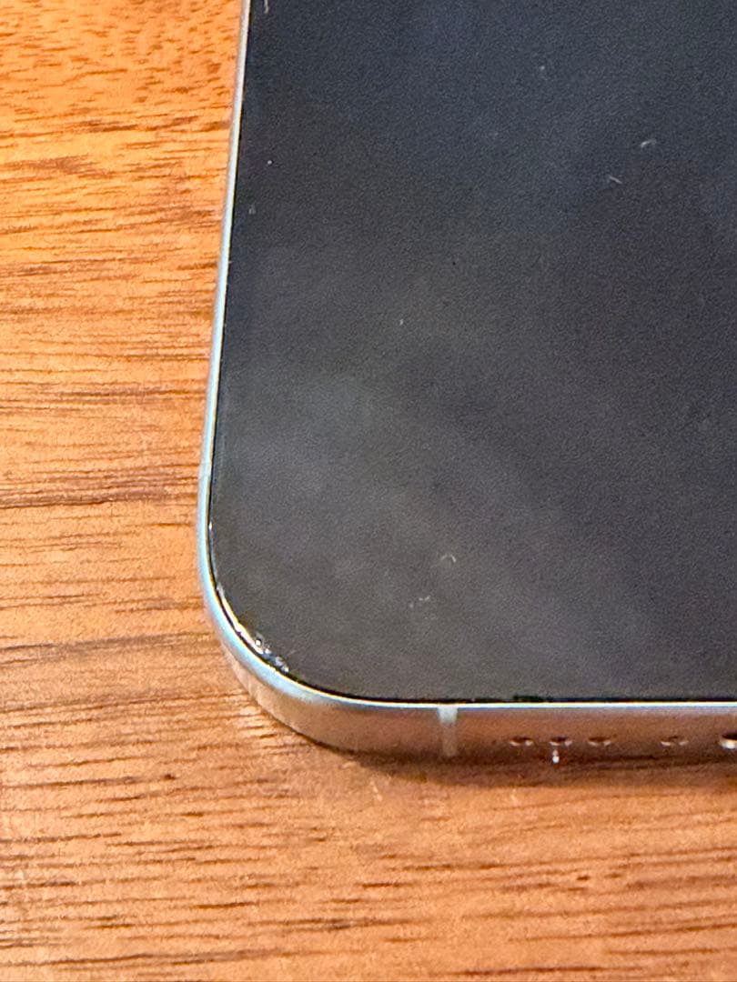 Apple iPhone 15 Pro 本体　画面割れ有