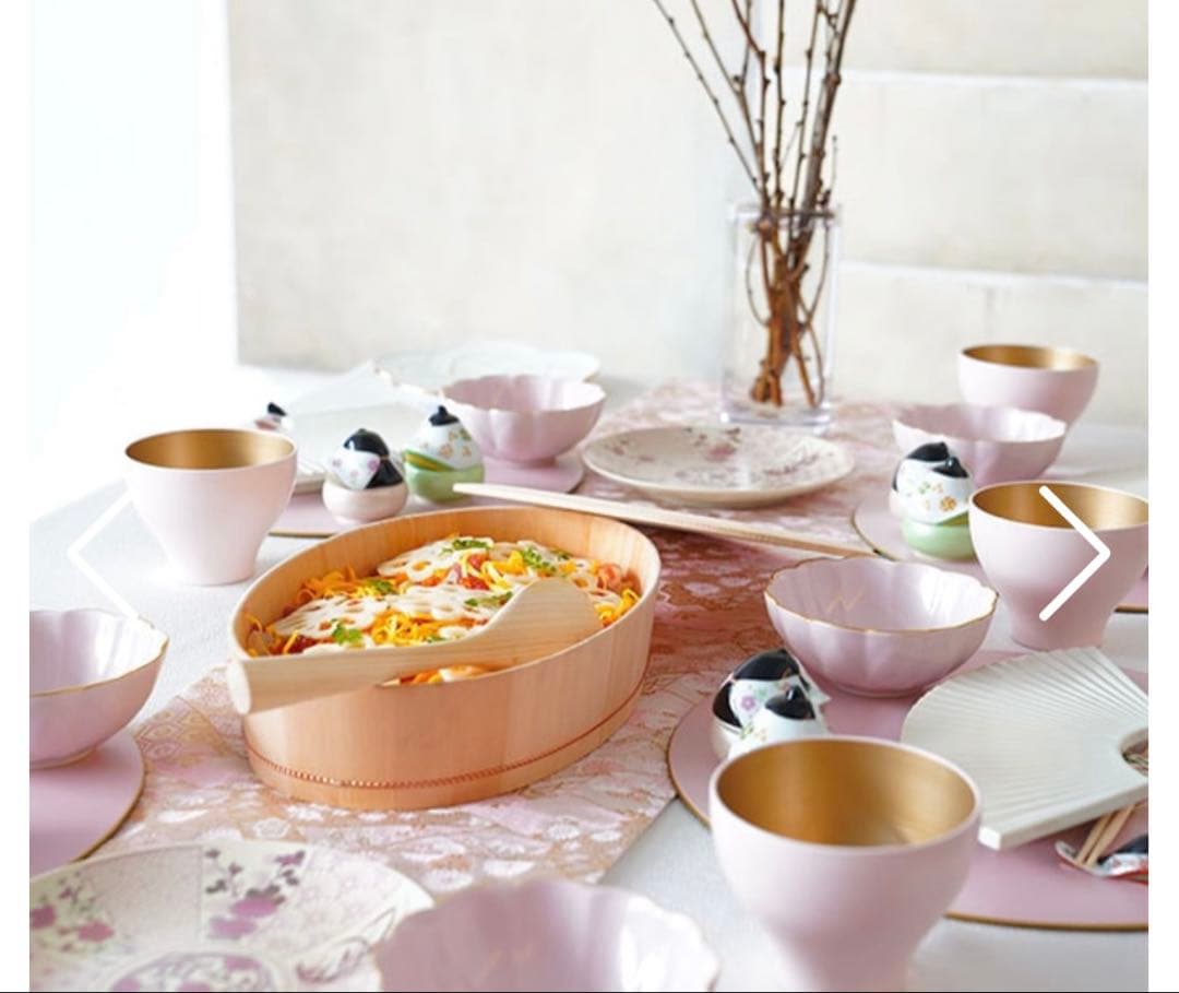 西陣織　菊と亀甲花菱紋　シャンパンゴールド×ピンクテーブルランナー　辻元舞さん