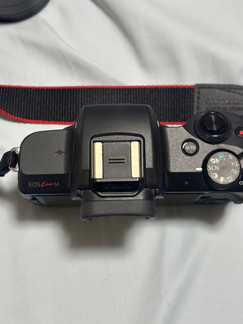 ミラーレス一眼　EOS Kiss M ダブルレンズキット