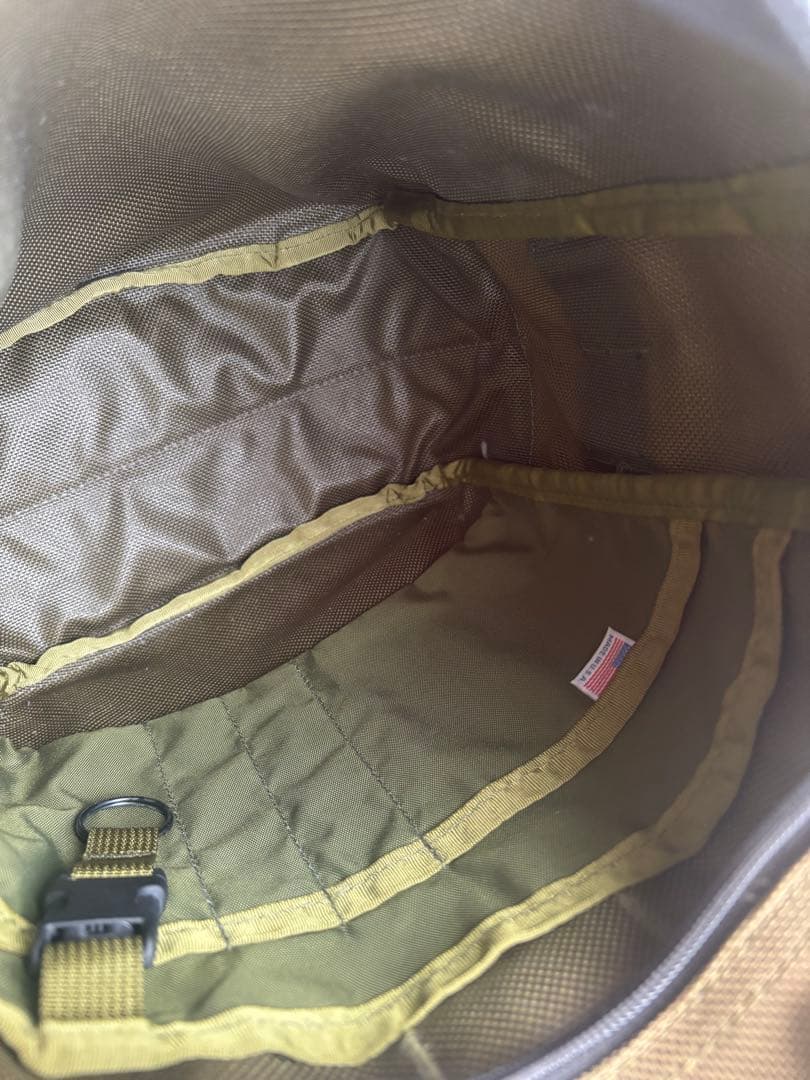 BRIEFING DAY TRIPPER ショルダーバッグ KHAKI カーキ
