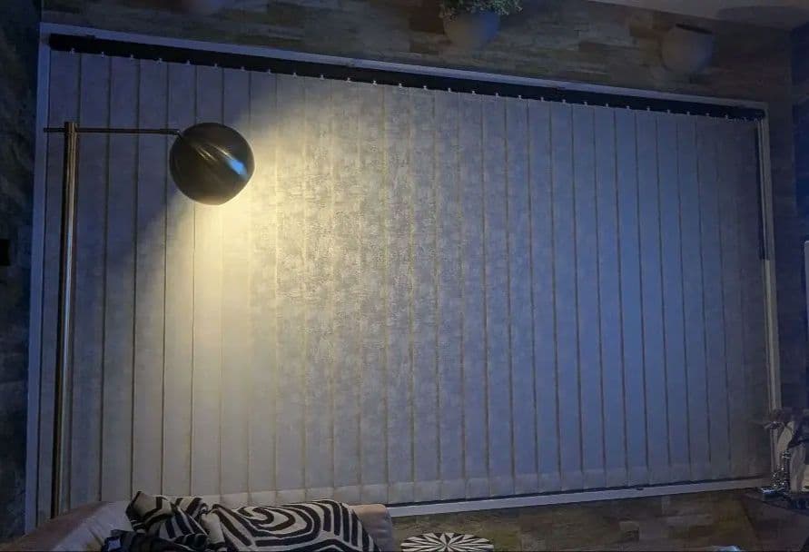 ニチベイ アルペジオ バーチカルブラインド、レールなし／スラットのみ、29枚