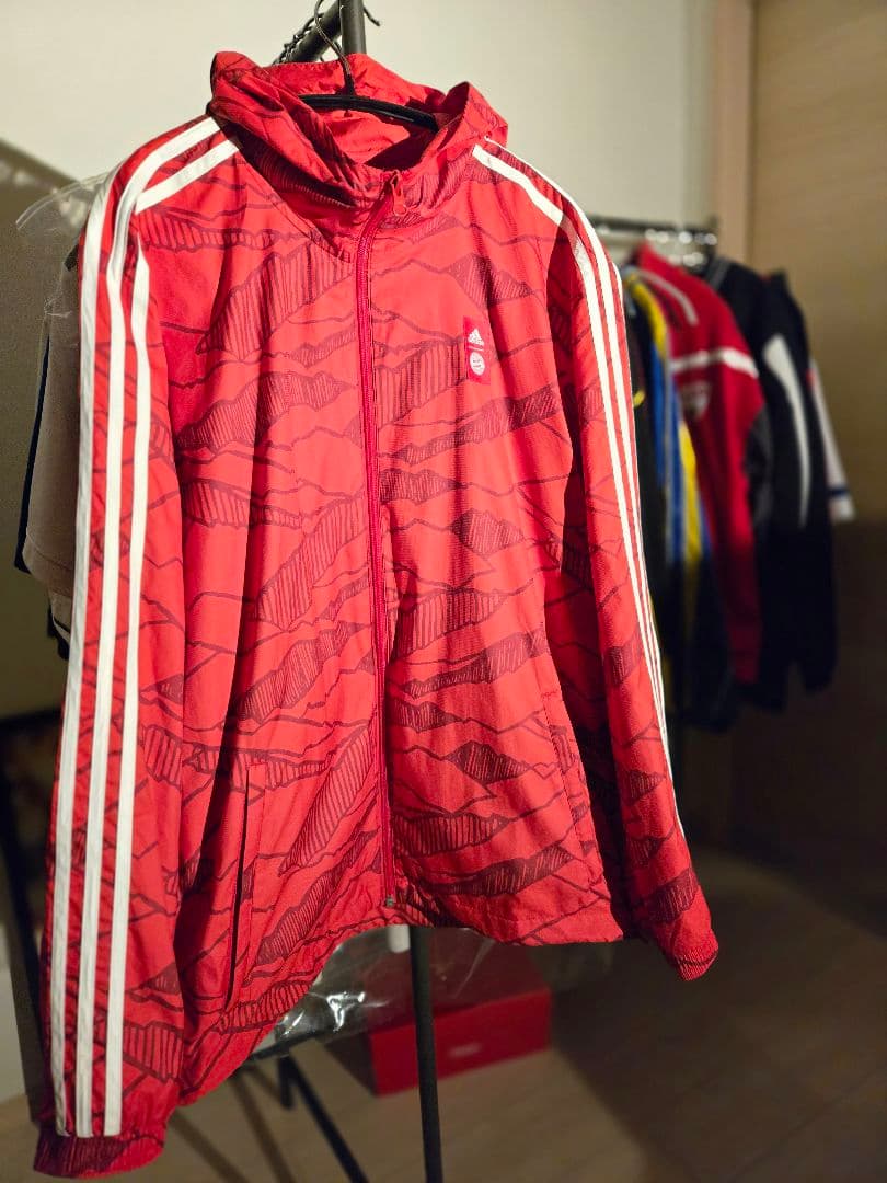 【希少・完売モデル】21/22 バイエルンミュンヘン ウインドブレーカー