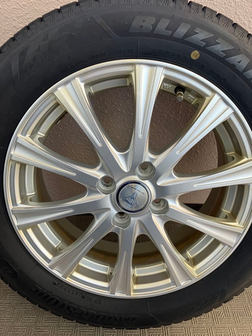 16インチ スタッドレスタイヤ セット　日産用ボルト付き　　引き取り限定