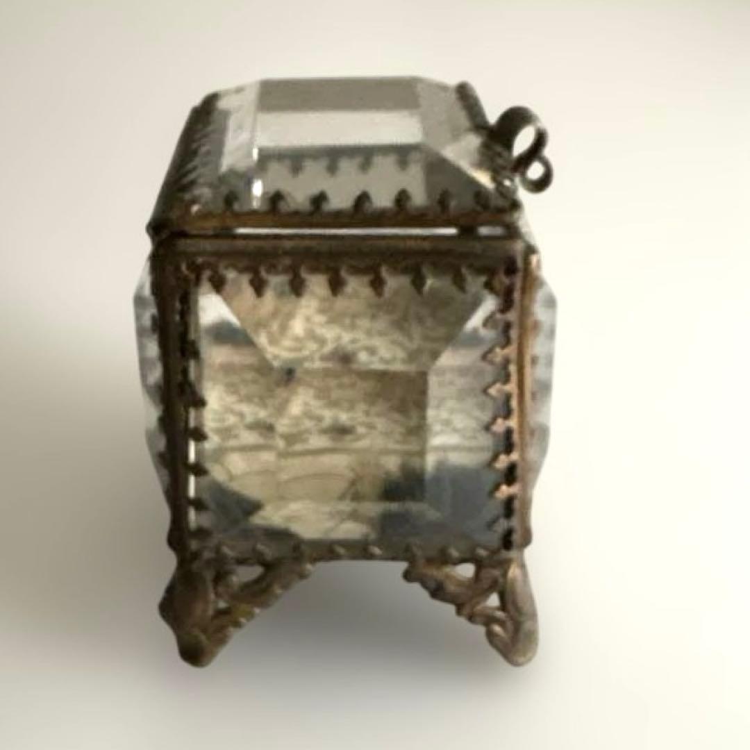 アンティーク　ガラスジュエリーボックス　ベベルドガラス