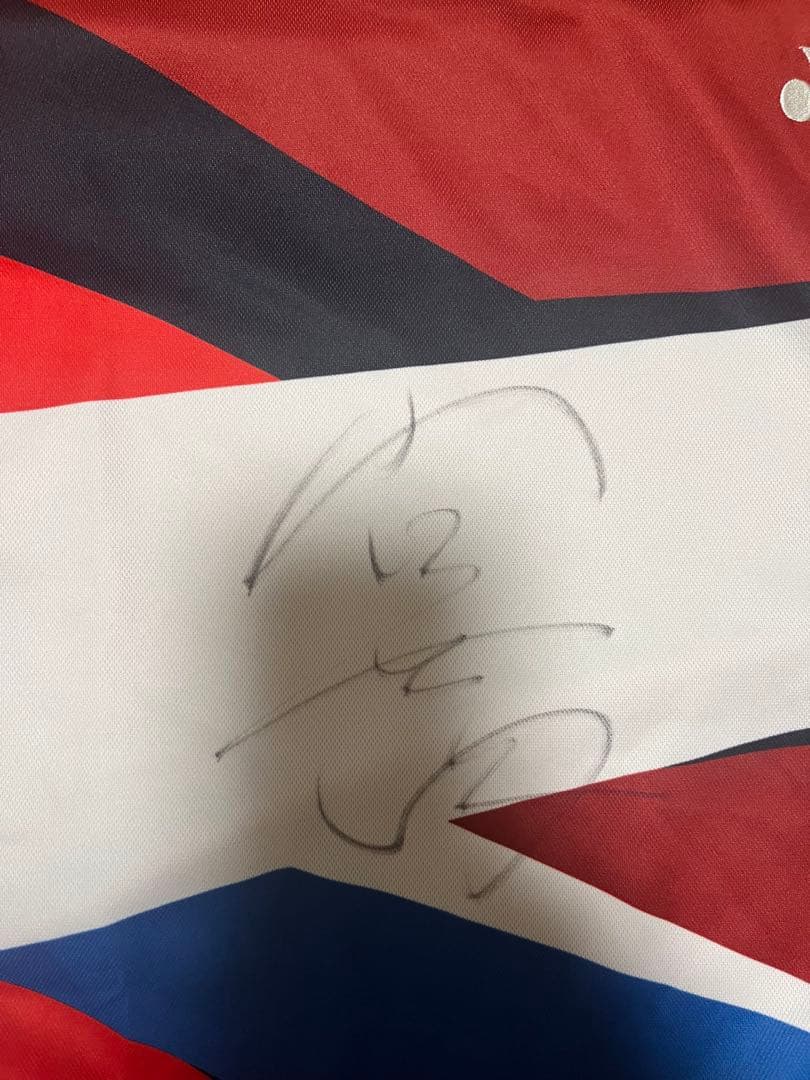 山口茜選手直筆サイン入りシャツ