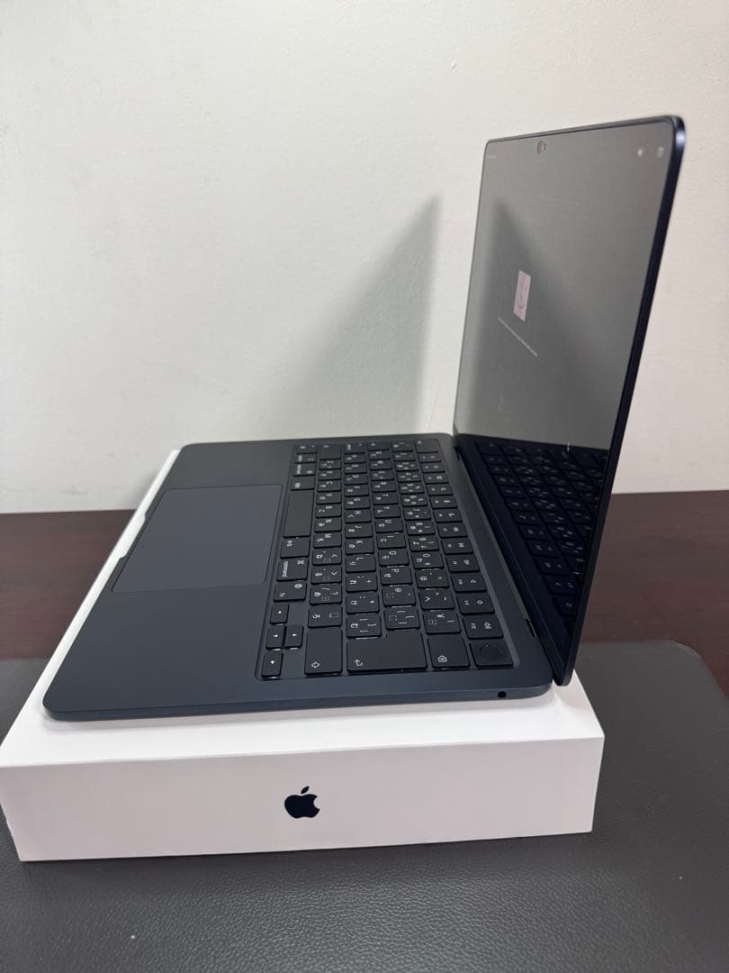 MacBook Air M3 13インチ、2024年モデル。（不良品）