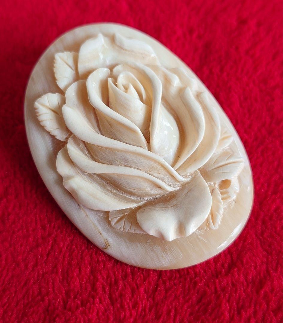 ヴィンテージブローチ 水牛 薔薇 カメオ 立体彫刻 大振り ローズモチーフ E9