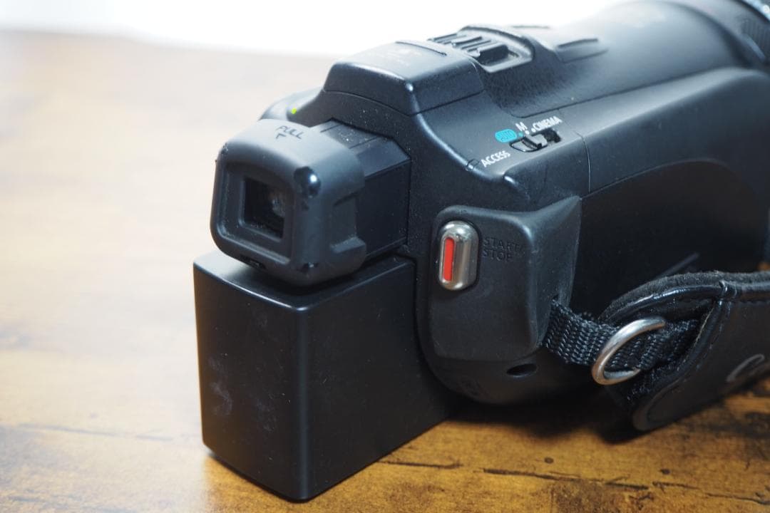 s*3様 【付属品多数】キャノン ビデオカメラ iVIS HF G10 11年製