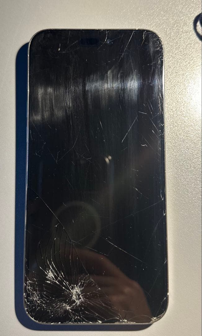 iPhone 15 pro max 256GB 箱有り　ひび割れあり