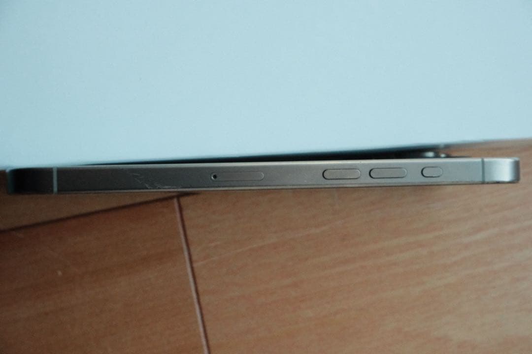 iPhone 15 pro max 256GB 箱有り　ひび割れあり