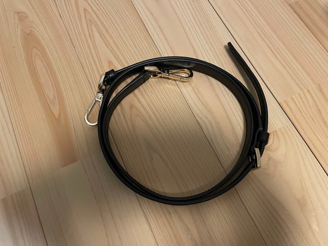 Michael Kors SHEILA センタージップ サッチェル ミディアム黒