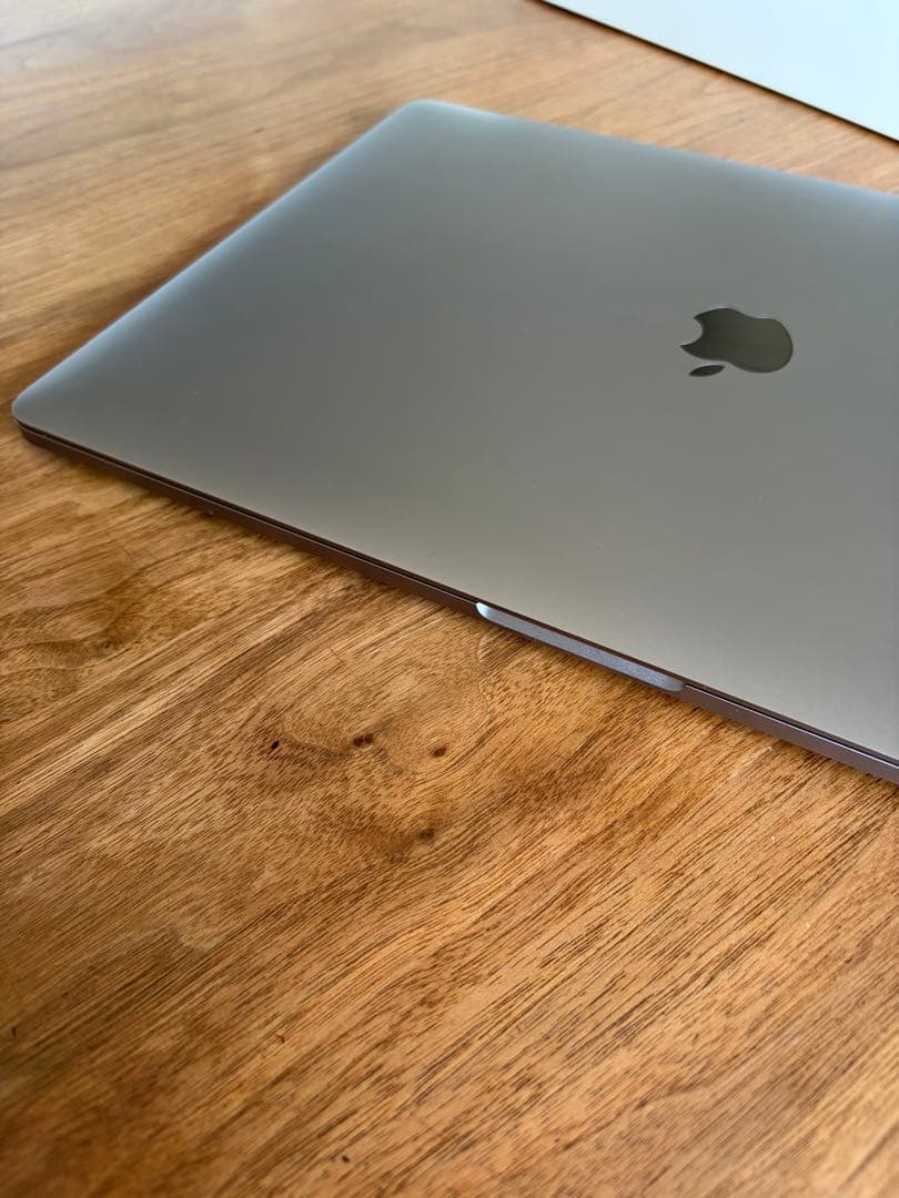 MacBookPro 2018 メモリ16GB ストレージ256GB