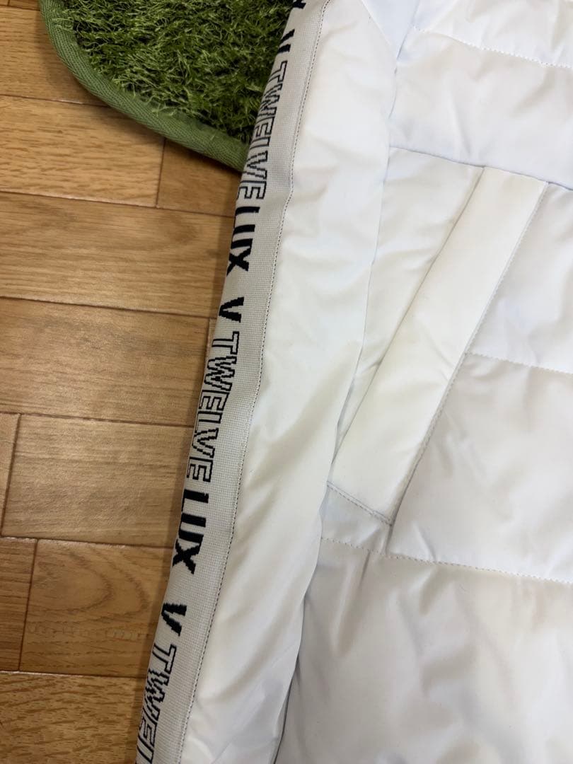 新品未使用正規品【V12/sizeXL】軽量中綿アウター　ストレッチタフタダウン