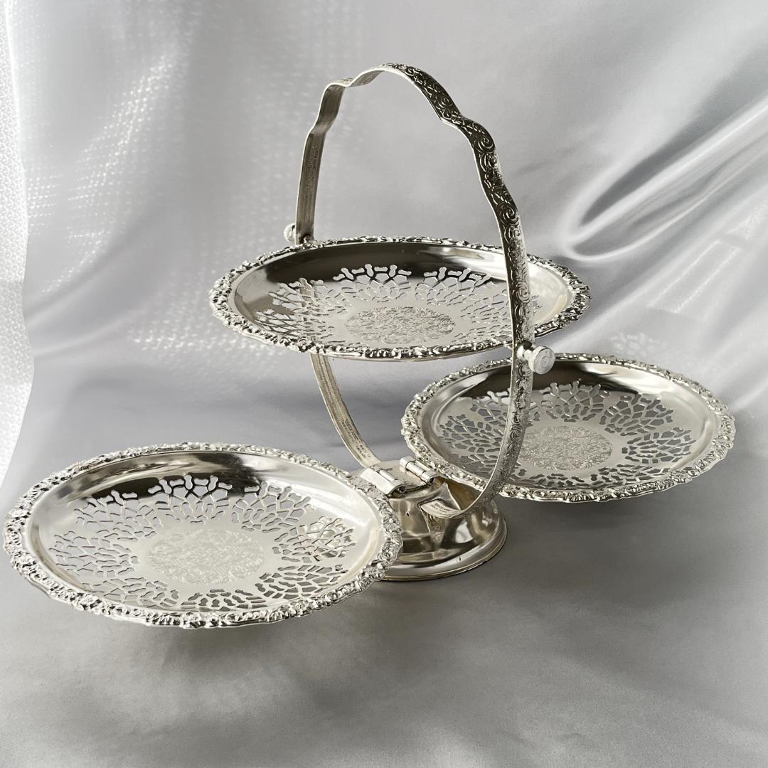 【英国 】エンボスと透かしのケーキスタンド Queen Anne