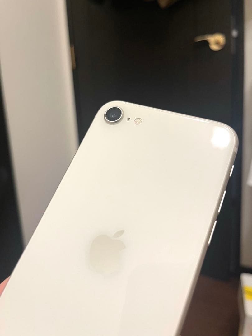 iPhone SE3 64GB ホワイト