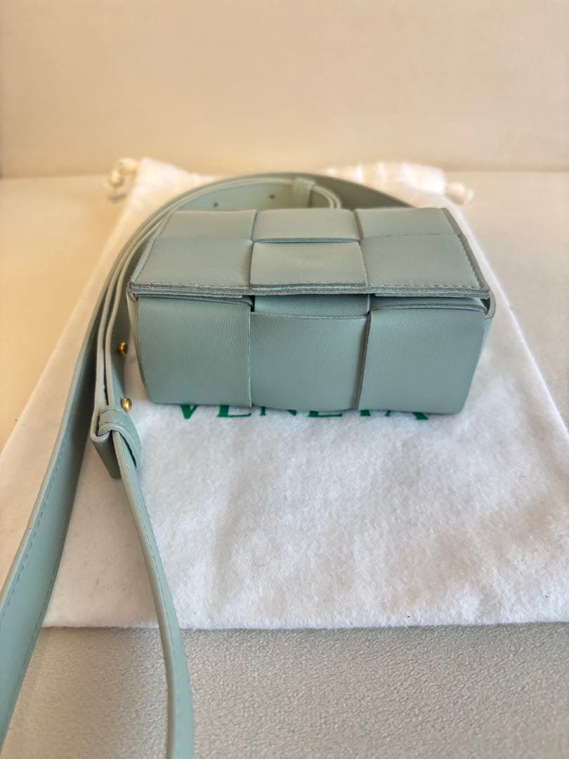 ボッテガべネタ　ミニカセットバッグ