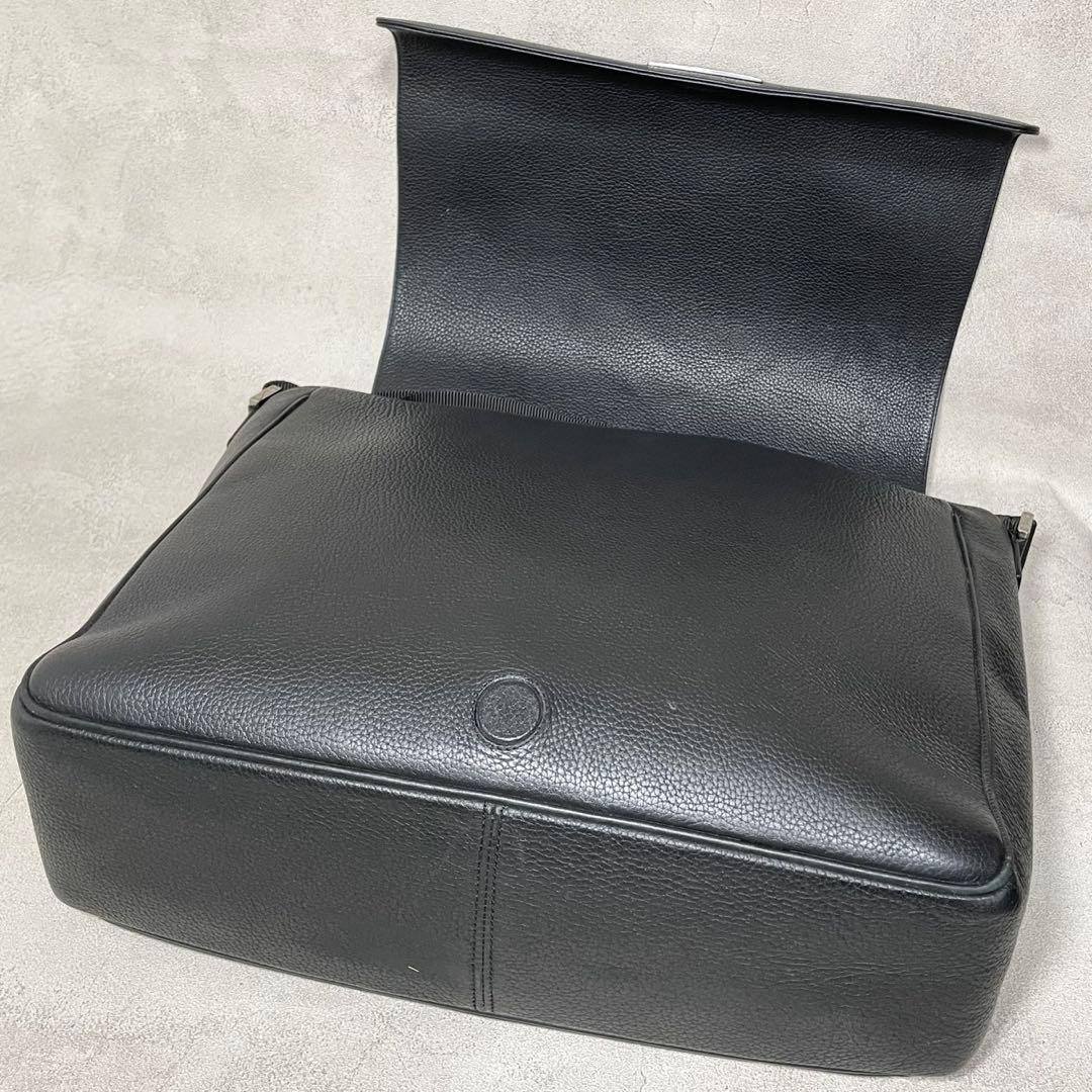 Cartier カルティエ パシャ ショルダーバッグ レザー ブラック メンズ