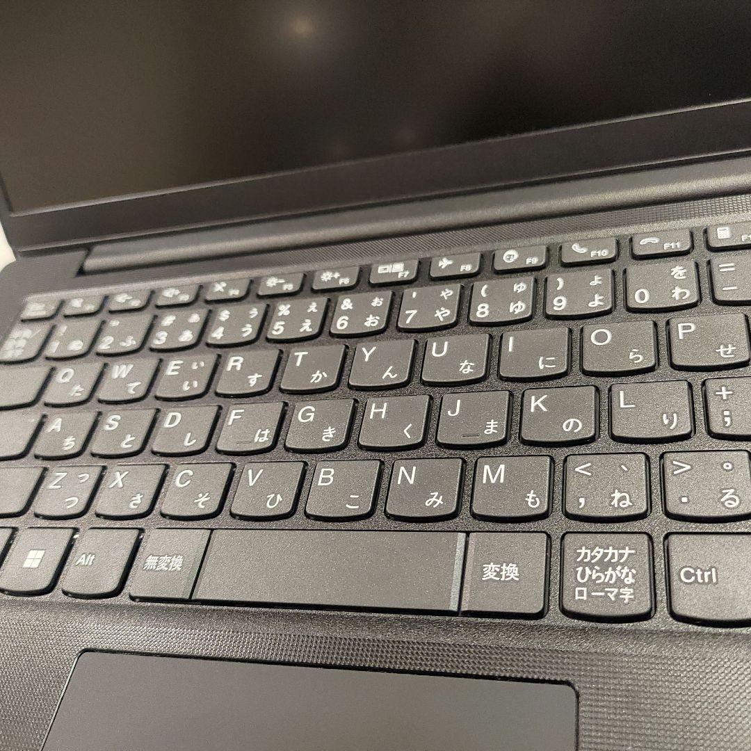 Lenovo v14 Gen4 ノートパソコン