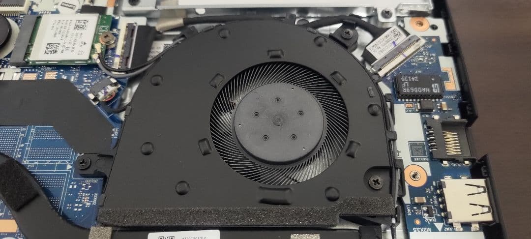 Lenovo v14 Gen4 ノートパソコン