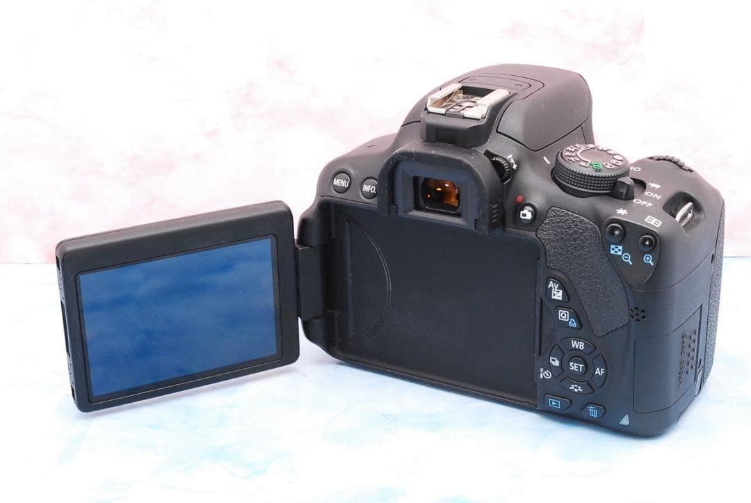 Canon Kiss X7i✨一眼レフカメラ✨手ぶれ補正＆超望遠のWレンズ