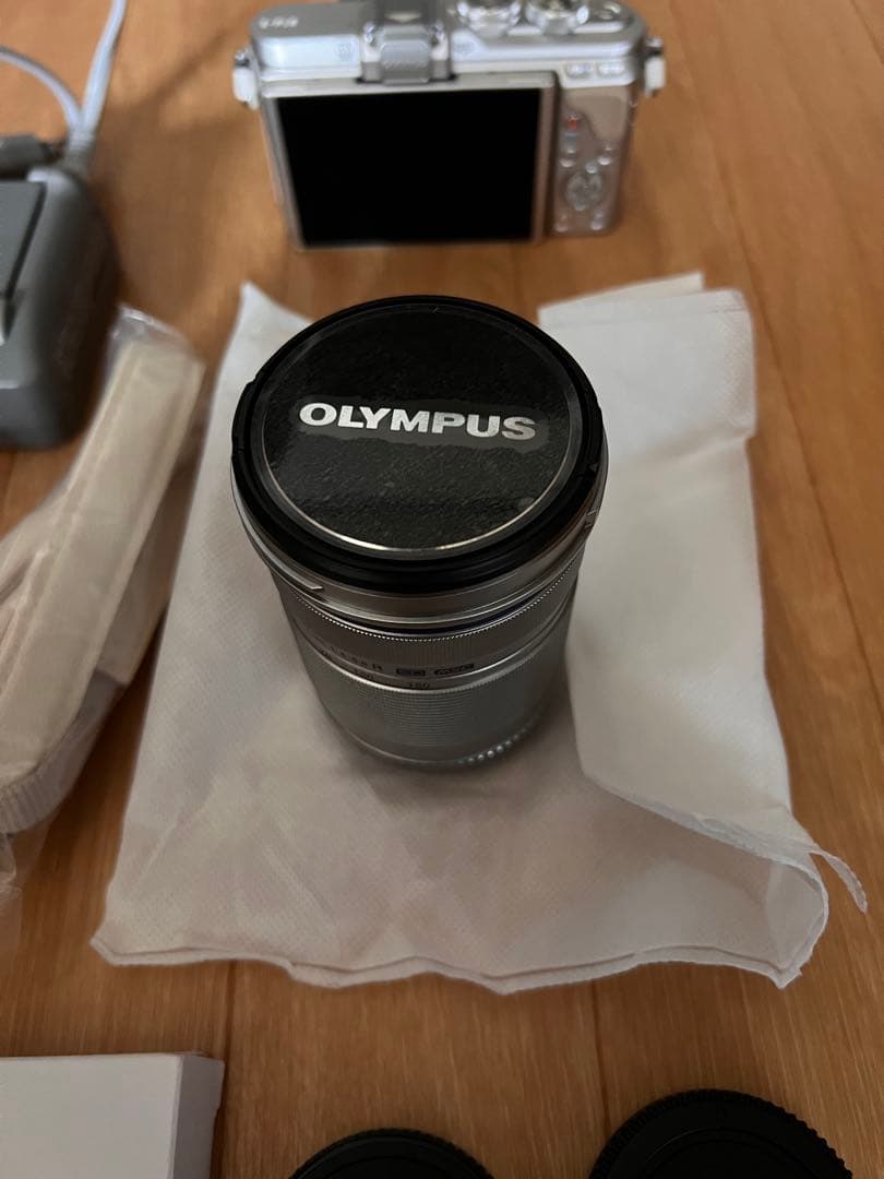 Olympus PEN E-PL8 + Vanguard バッグ