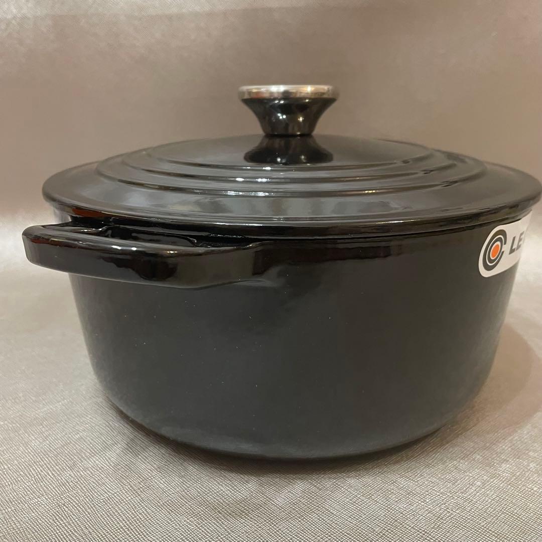 新品未使用　ルクルーゼ　ココット・ロンド　ブラック　両手鍋　22cm