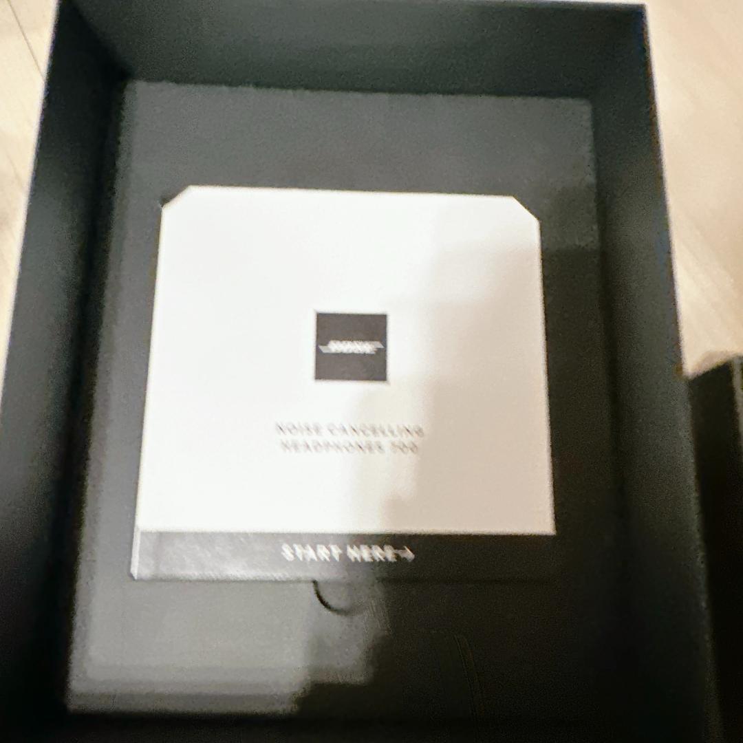 箱ケース台座付き 未使用 Bose ノイズキャンセリング ヘッドフォン 700.