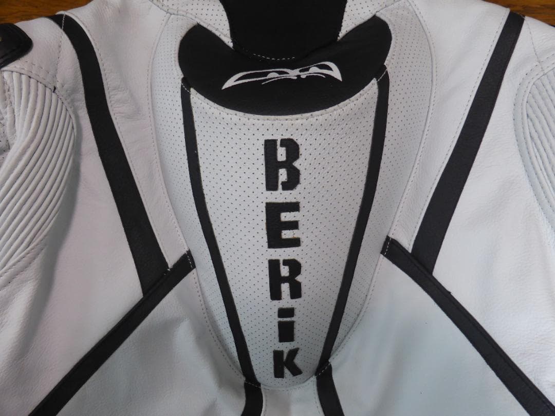 BERIK レーザージャケット ホワイト インナー プロテクター付き
