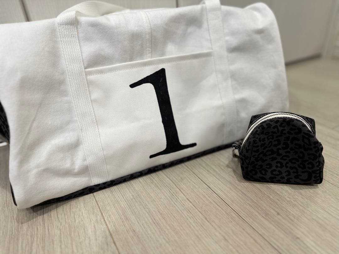 トラベルボストンバック　スポーツ、白色、デニムリメイクバック、パッチワークラグ