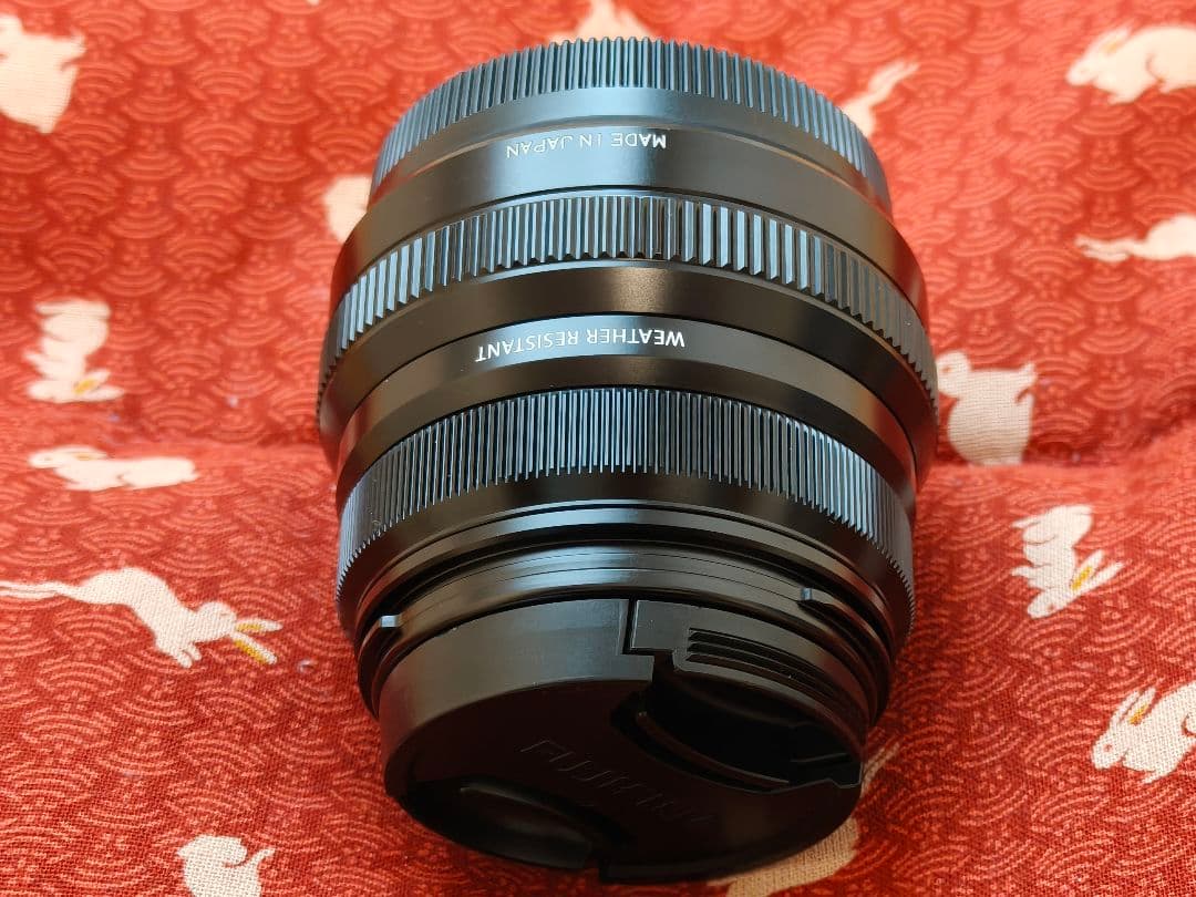 FUJIFILM XF35mm F2 R WR メタルフード、クロス付き