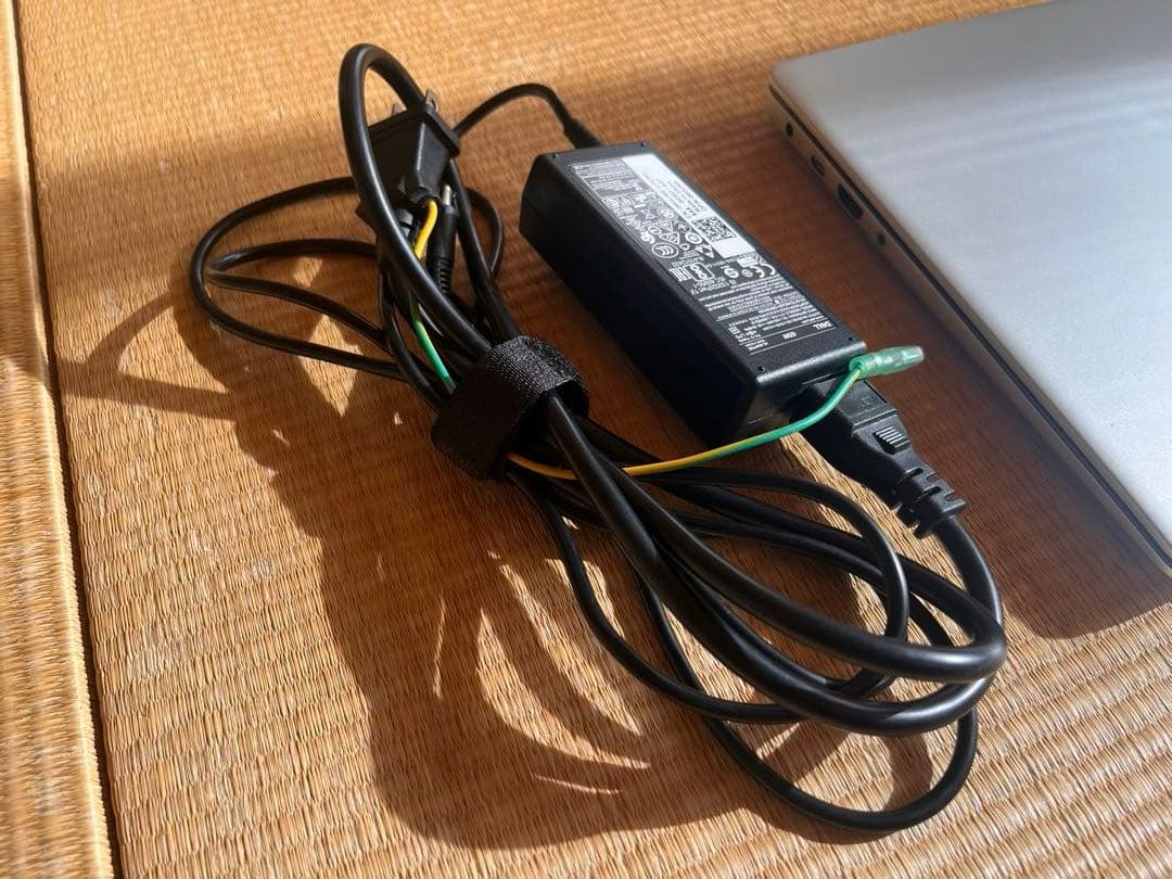 Dell Inspiron5370（Core i7/8GB) ACアダプタ付き