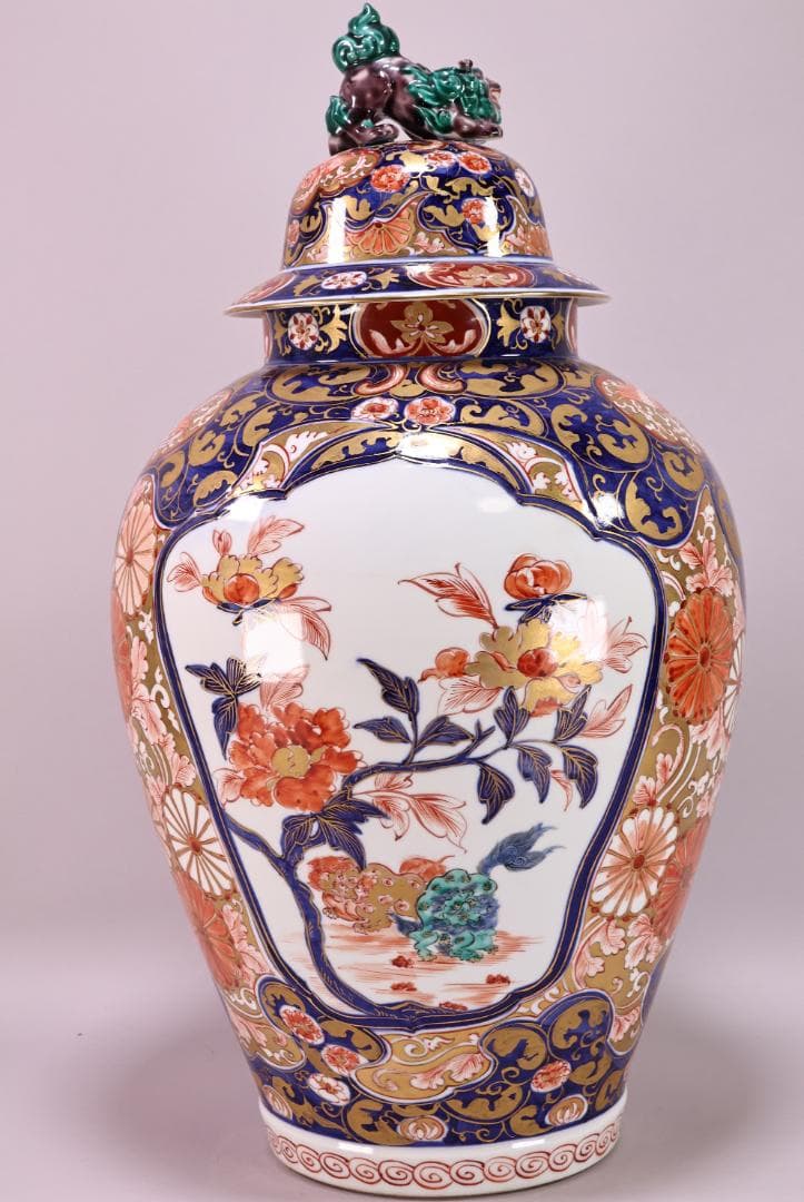 古伊万里　大明成化年製銘　牡丹唐獅子図　大壺　金彩　獅子摘蓋　54㎝ BJ179