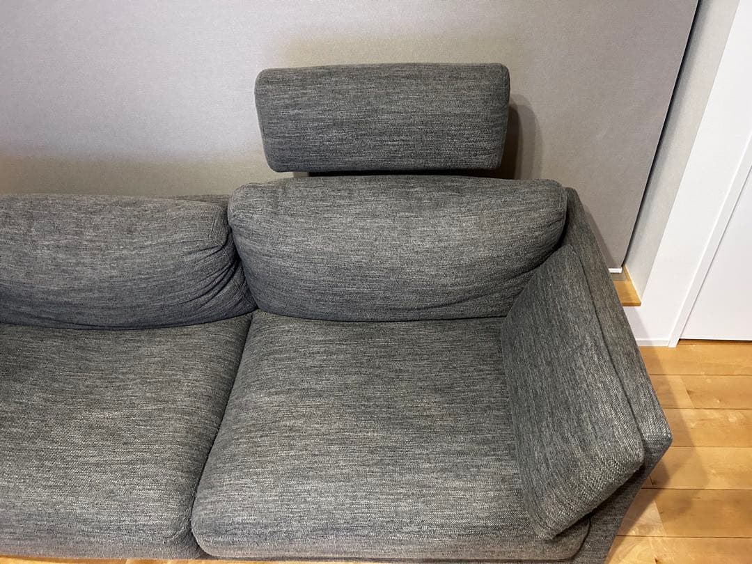 【送料込み】　ニトリ　３人掛けソファ　グレー　ファブリック　ヘッドレスト付き