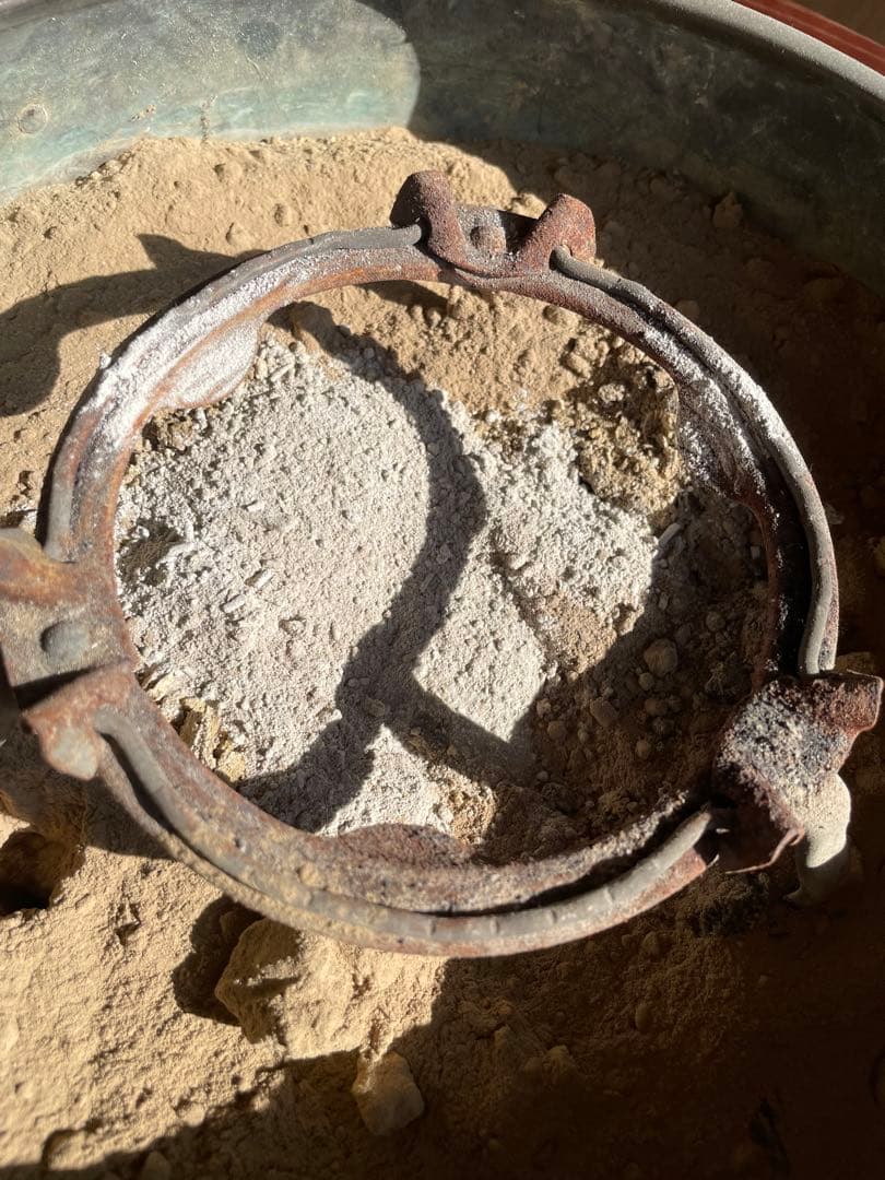 骨董品　希少 鉄製 火鉢 彫刻模様