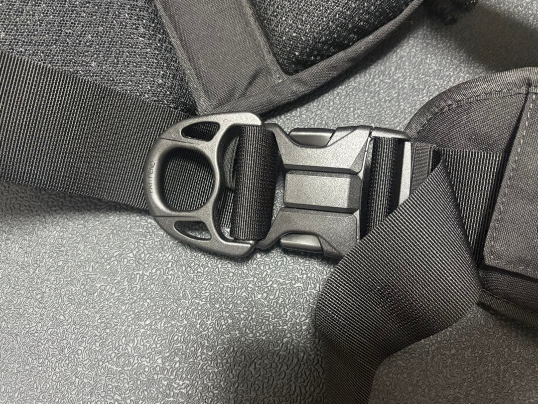 Hugoo ヒップシート　ブラック×ベージュ　ハグー