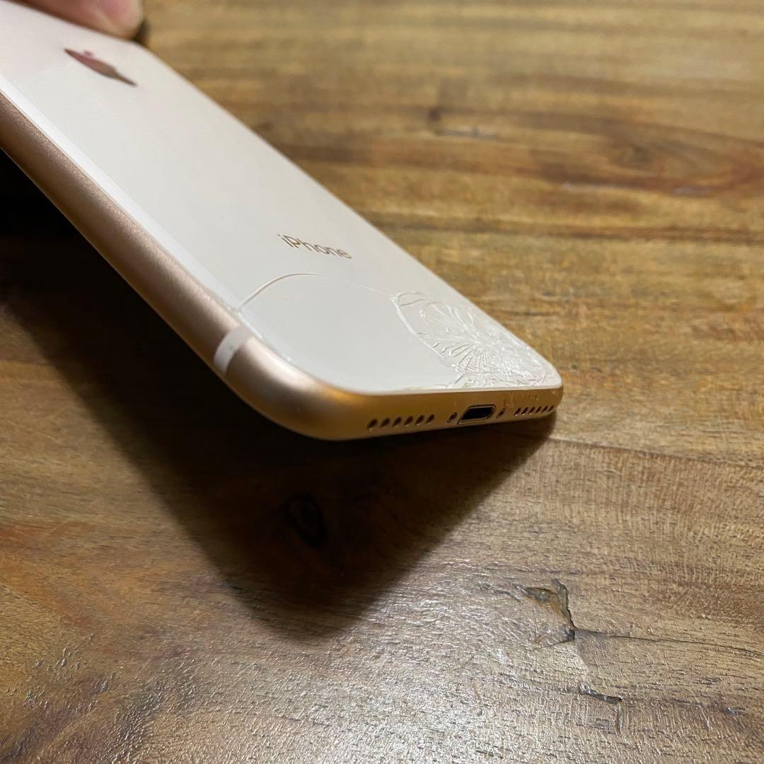 iPhone8 64GB SIMフリー 画面割れナシ 背面下部にクラック有り