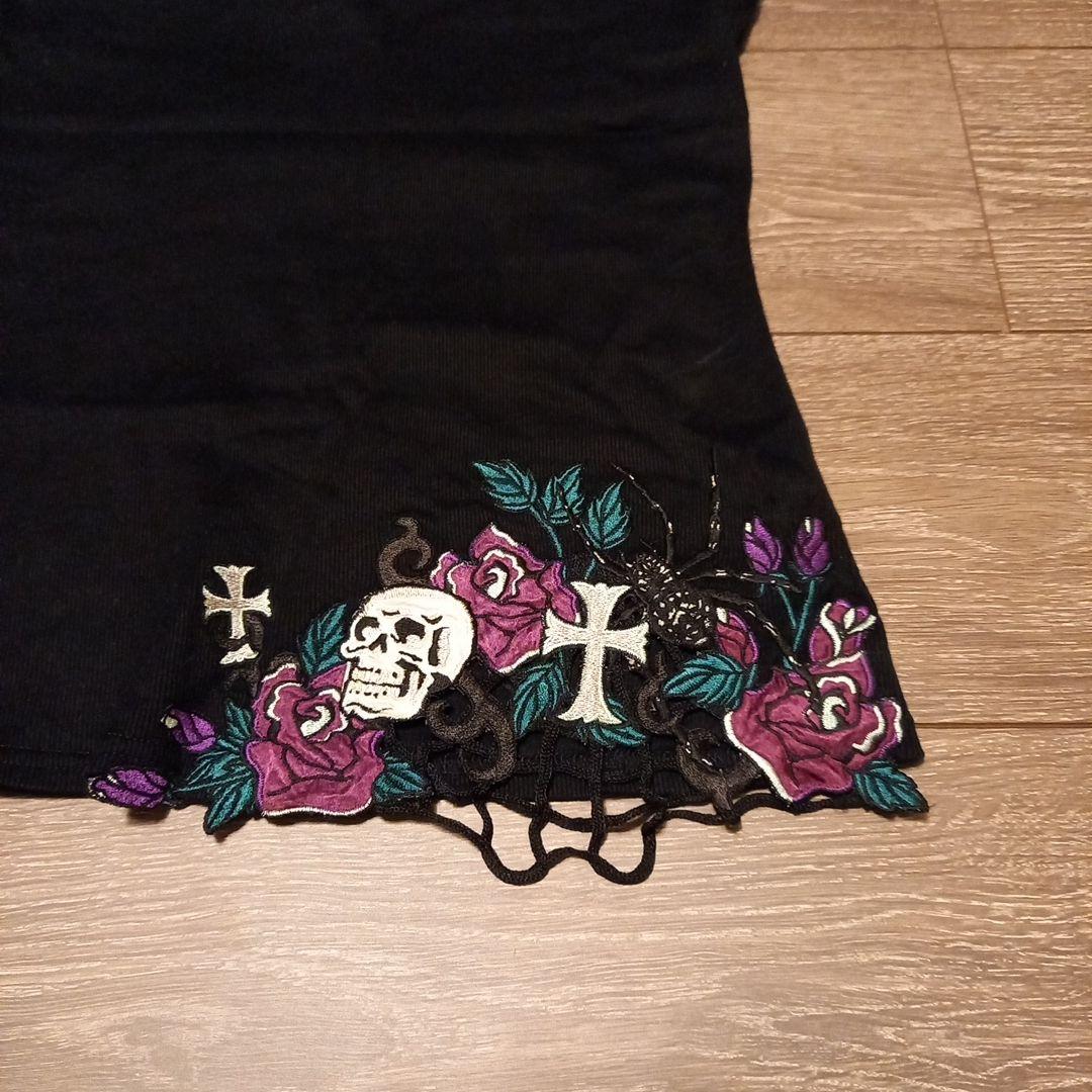 スカルとバラ刺繍レースバックキャミソール