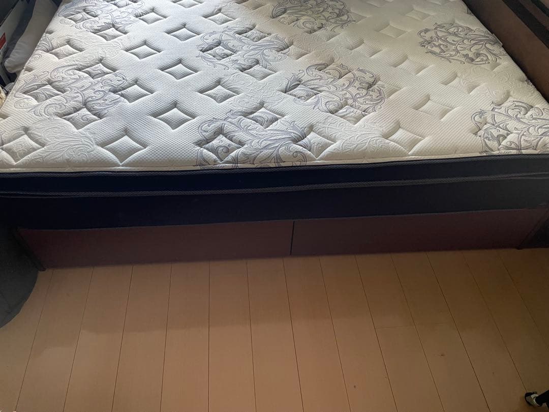 8/22に廃棄予定【美品】収納付きダブルベッド　ダークブラウンコンセント・棚付