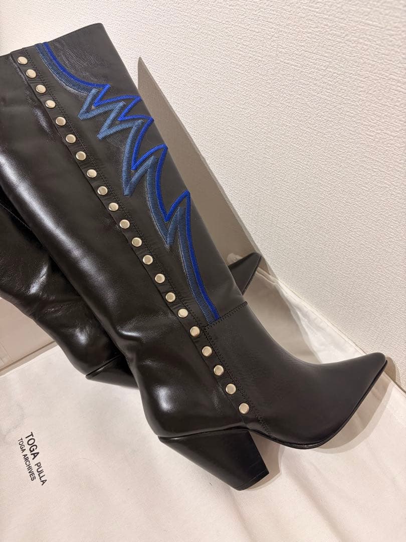TOGA PULLA トーガ スタッズ シルバーポリッド ブーツ