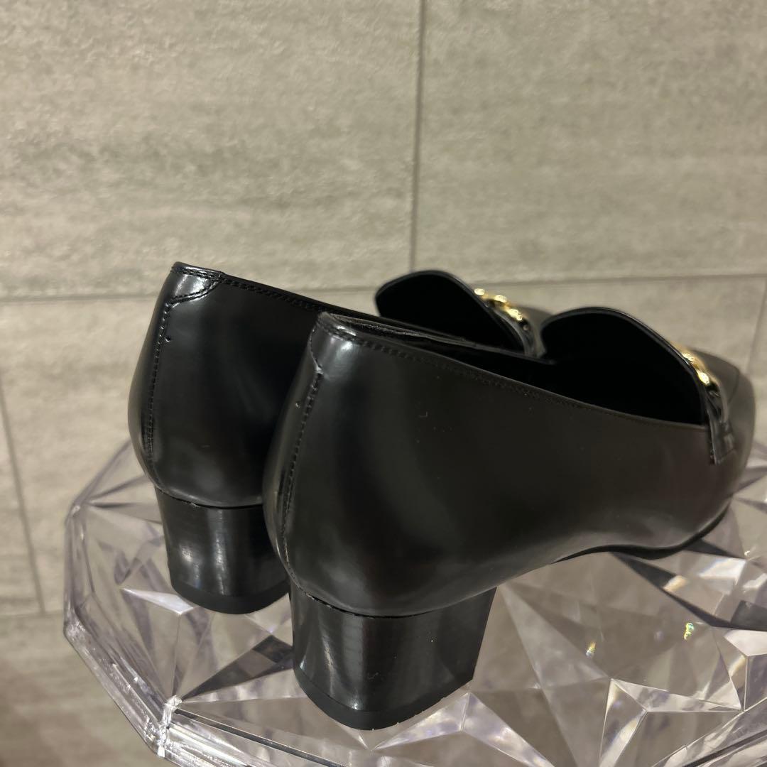 新品　未使用　アシックスブラックローファー ゴールドチェーン装飾　24.5cm