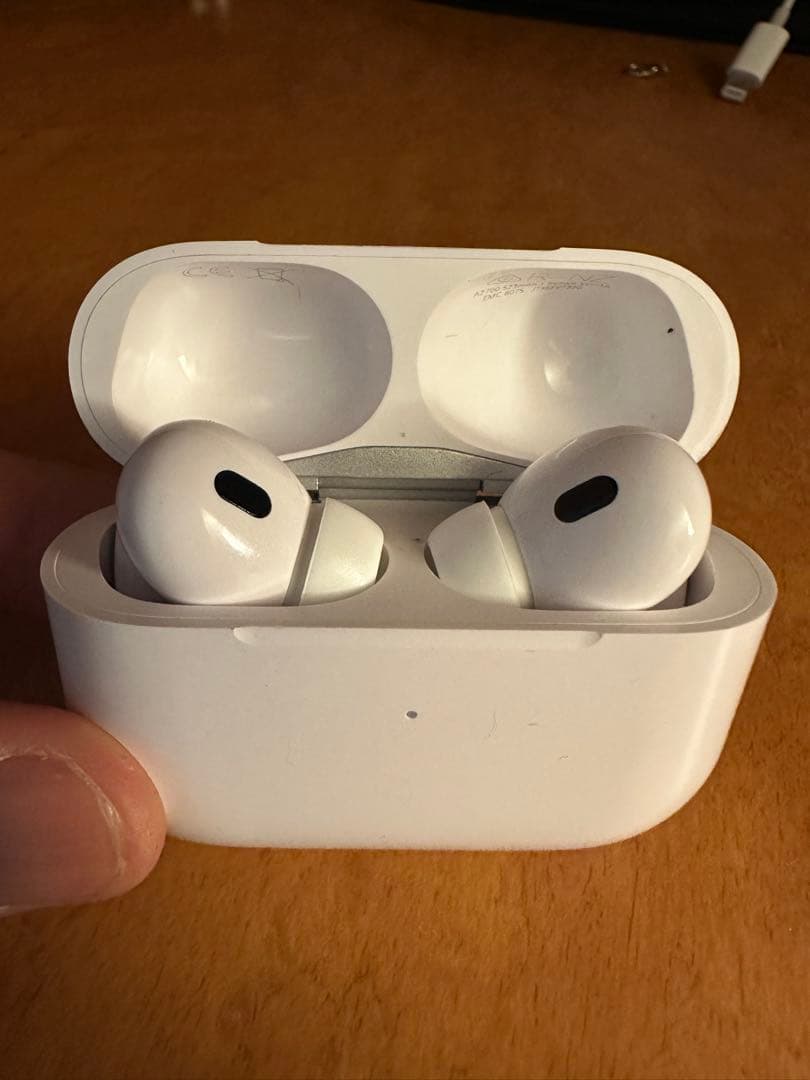 Apple AirPods PRO2本体 充電ケース付き ホワイト