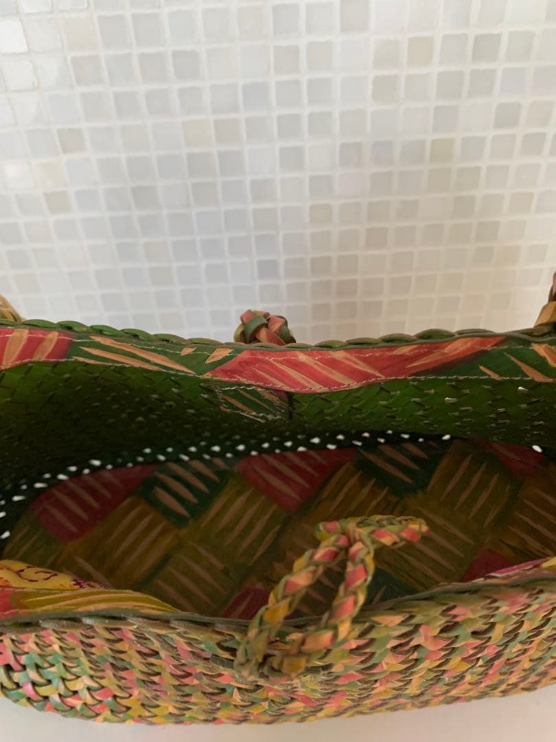 未使用品！カラフルなとっても可愛いショルダーバッグです！　本革