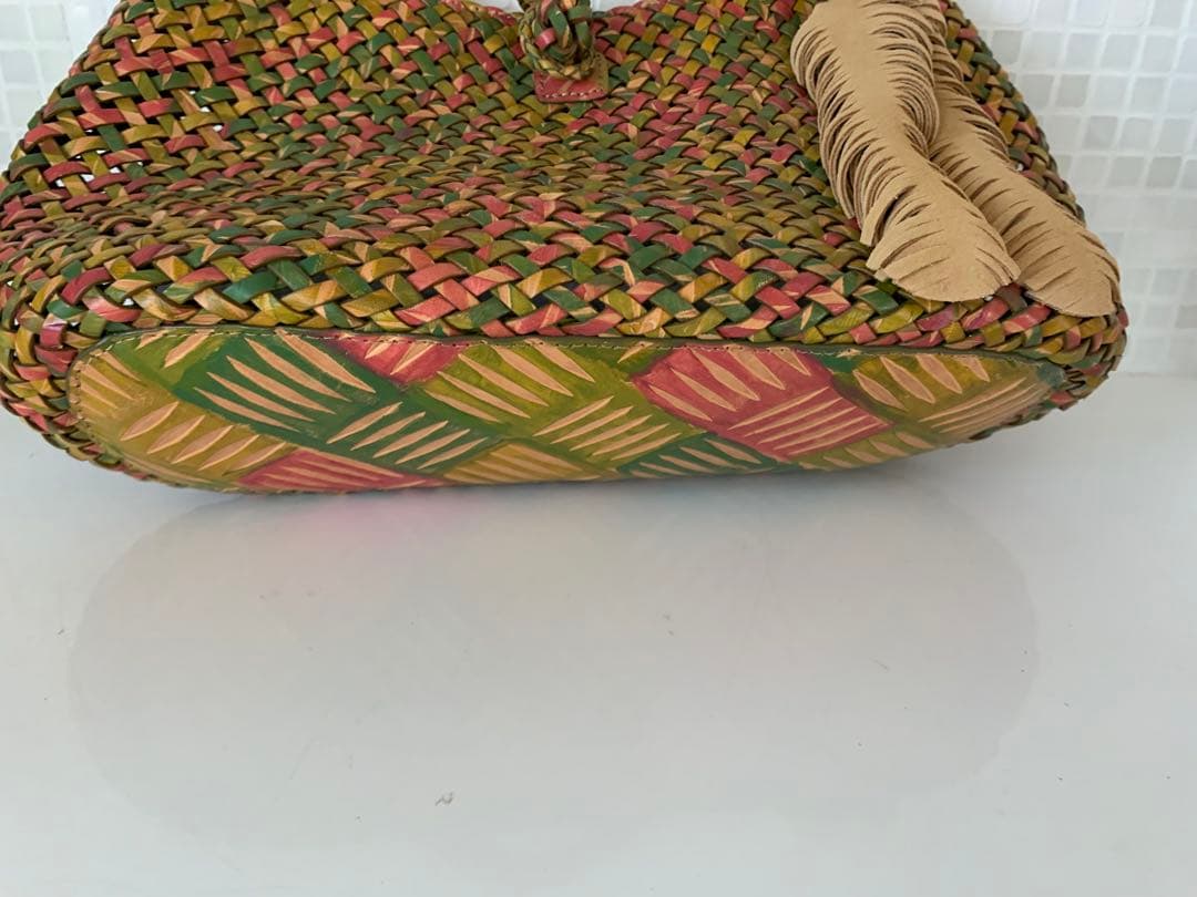 未使用品！カラフルなとっても可愛いショルダーバッグです！　本革