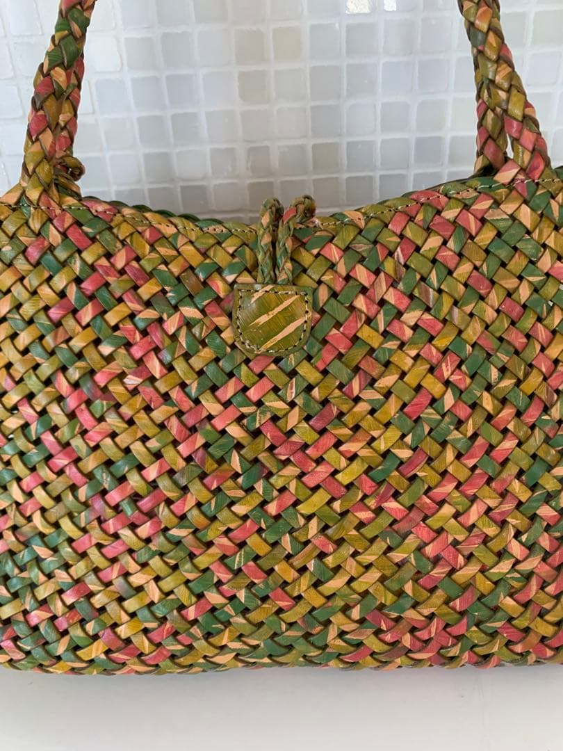 未使用品！カラフルなとっても可愛いショルダーバッグです！　本革