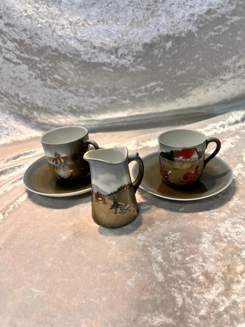 カップ＆ソーサー2個とミルクポットのセット 手描き　オランダの風景　刻印なし