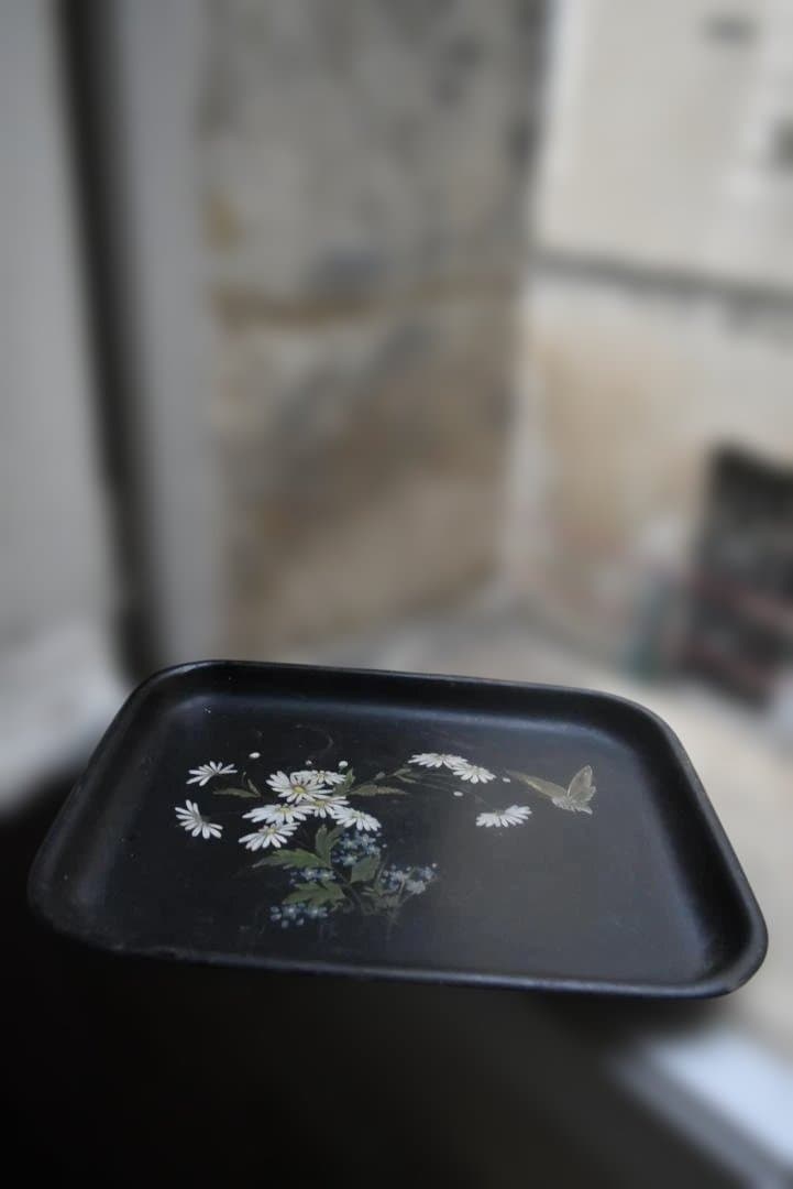 N3　フランス19世紀　マーガレットと蝶　パピエマシェの盆　アンティーク