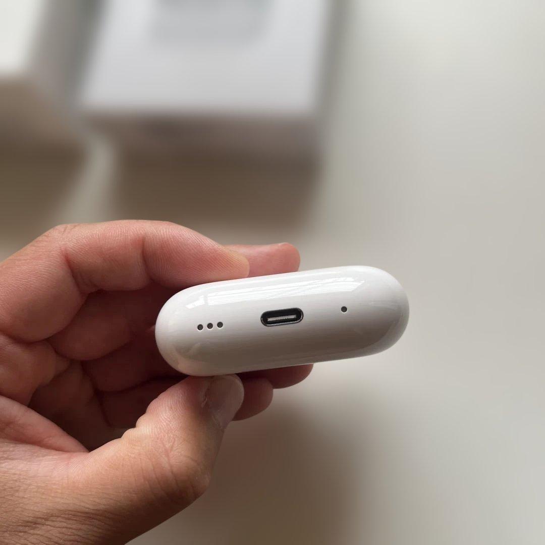 AirPods Pro（第2世代）USB-C充電タイプ＋カラビナ付きケース