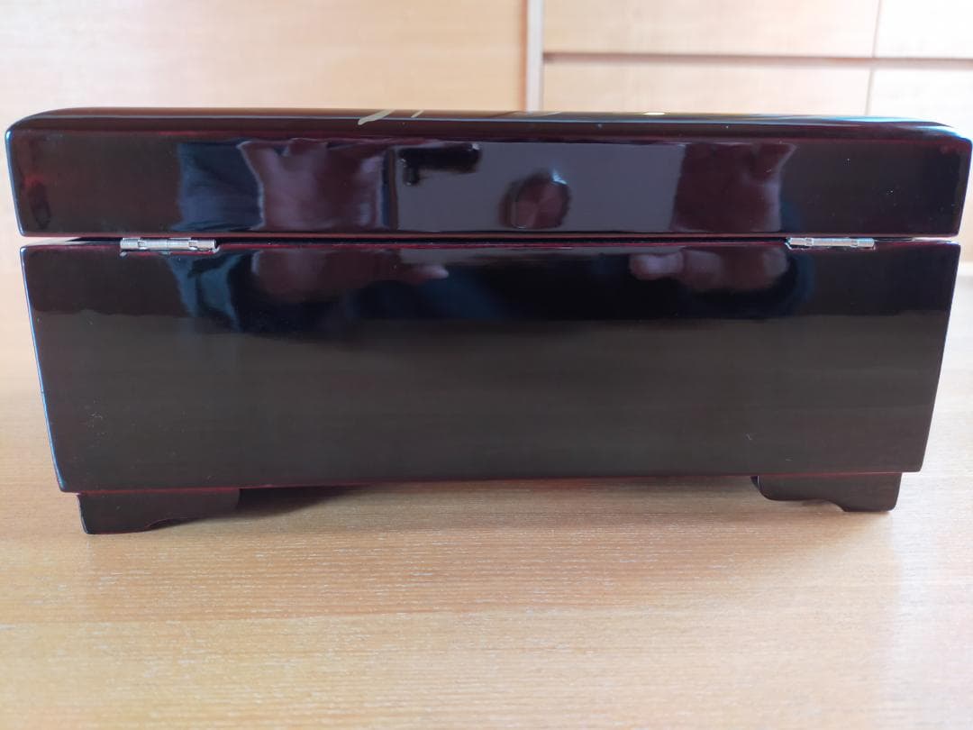 高級　木製　漆塗り 鍵付き宝石箱 オルゴール付き