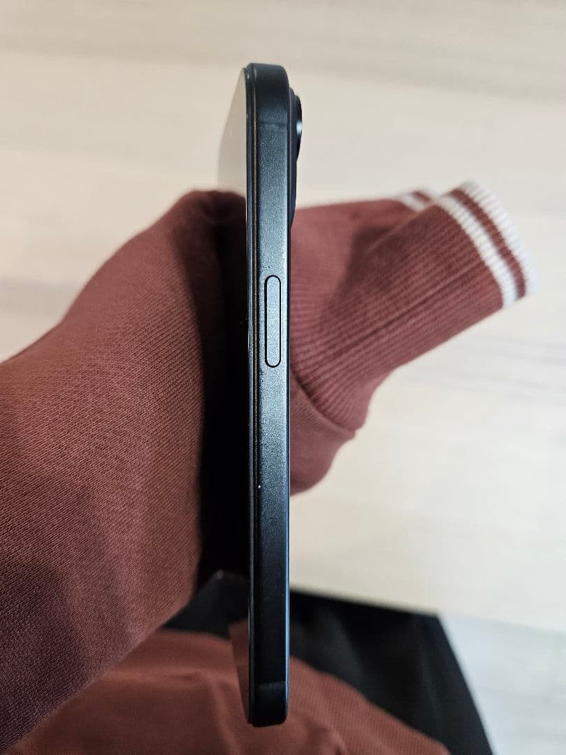 iPhone 15 128GB SIMフリー マジックジョンフィルム付き